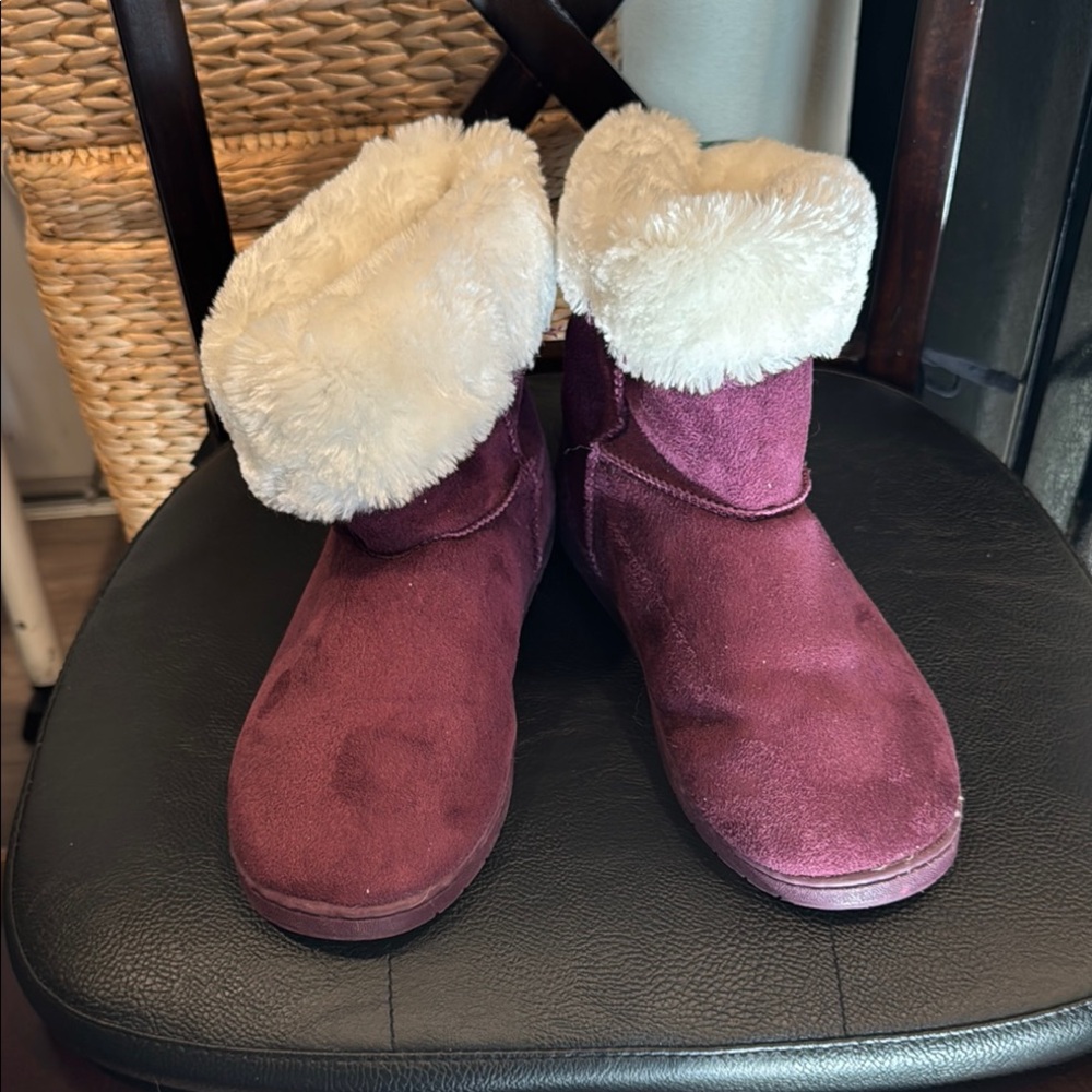 Plush Burgundy Boots with Cream Fur Lining
